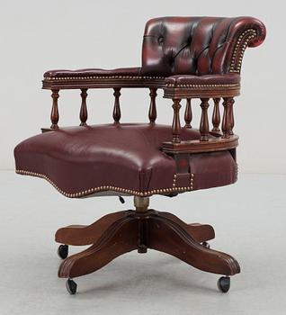 SKRIVBORDSSTOL, Engelsk stil, Norge, 1900-talets andra hälft.