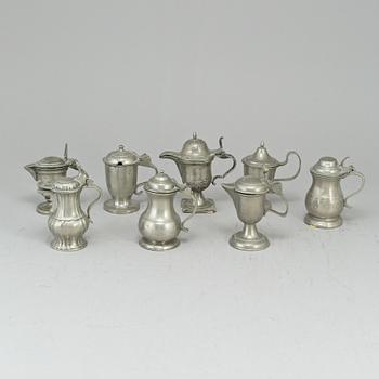 Eight pewter mustard pots, 18th/19th century.