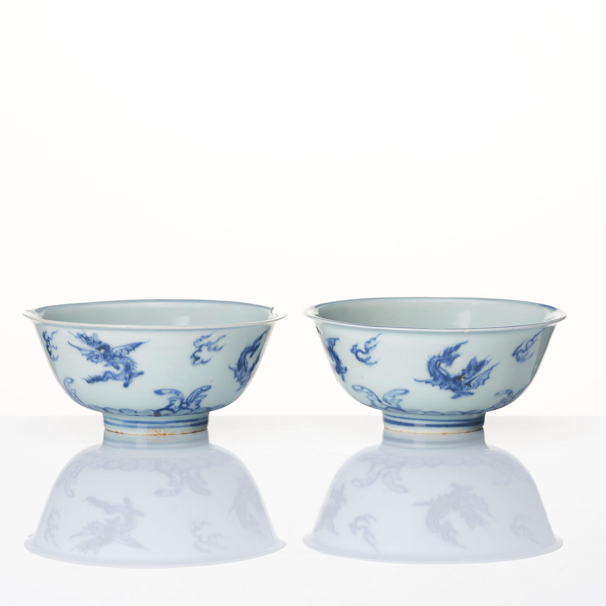 A pair of blue and white bowls, Ming dynasty (1368-1644).