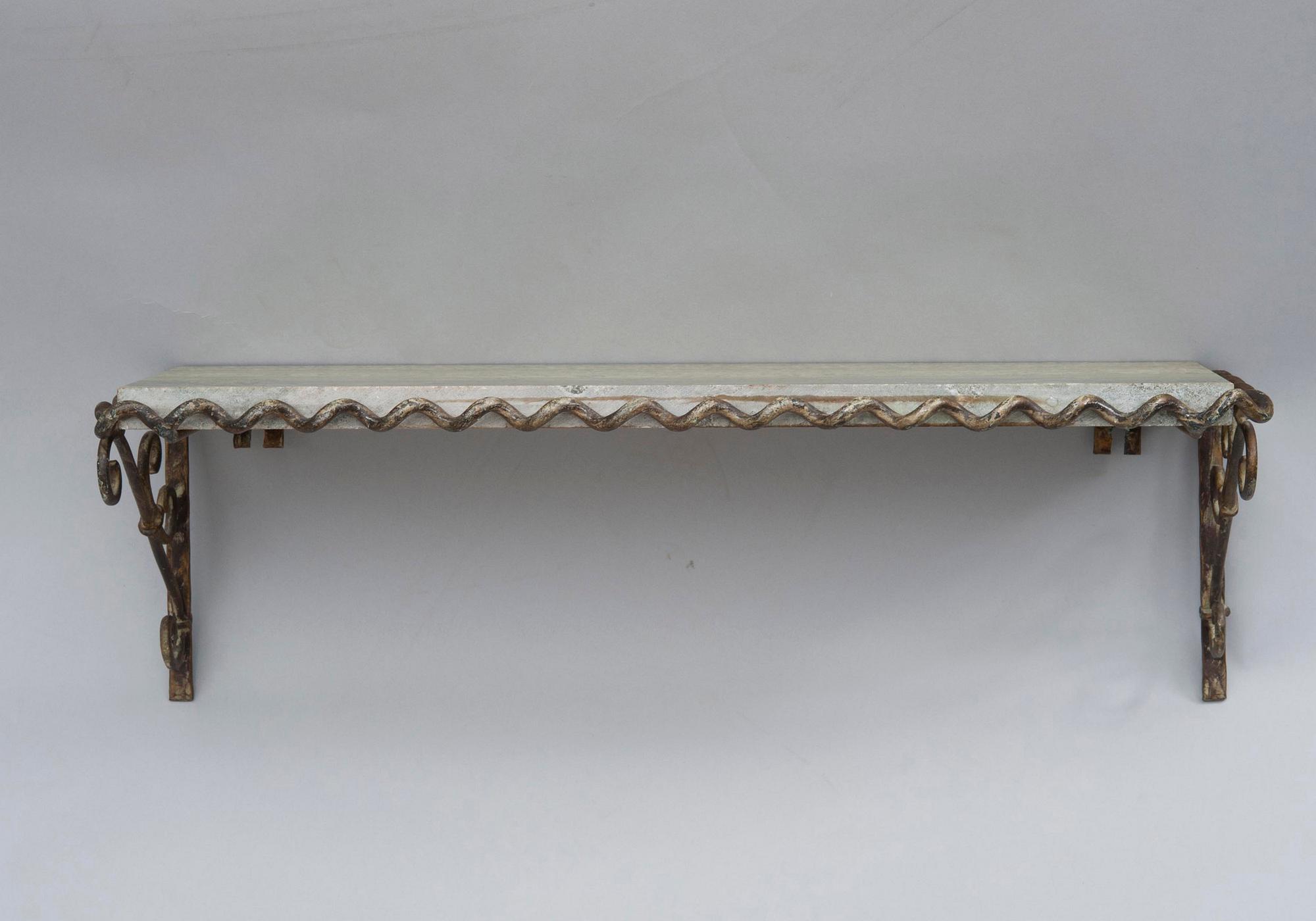 SPEGEL samt VÄGGHYLLA, metall, sannolikt Taidetakomo Hakkarainen 1930-tal.