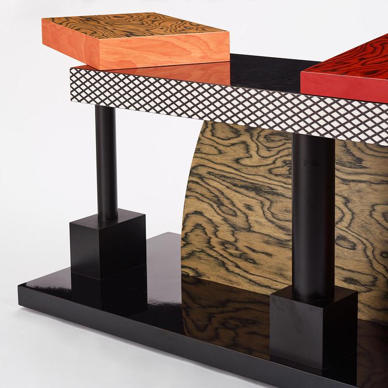 Ettore Sottsass, konsolbord, "Tartar", Memphis, Italien, efter 1985.