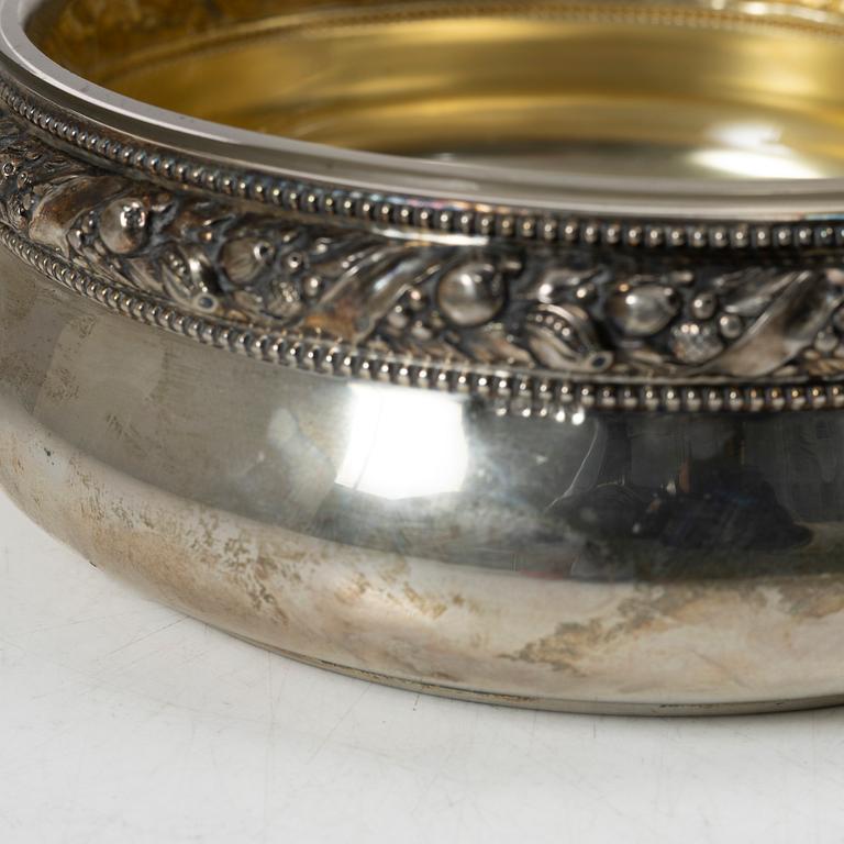 A silver and glass coaster, Samuel Pettersson, Norrköping, 1918.