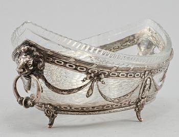 JARDINIERE, silver och glas, omkring sekelskiftet 1900, vikt   465 g.