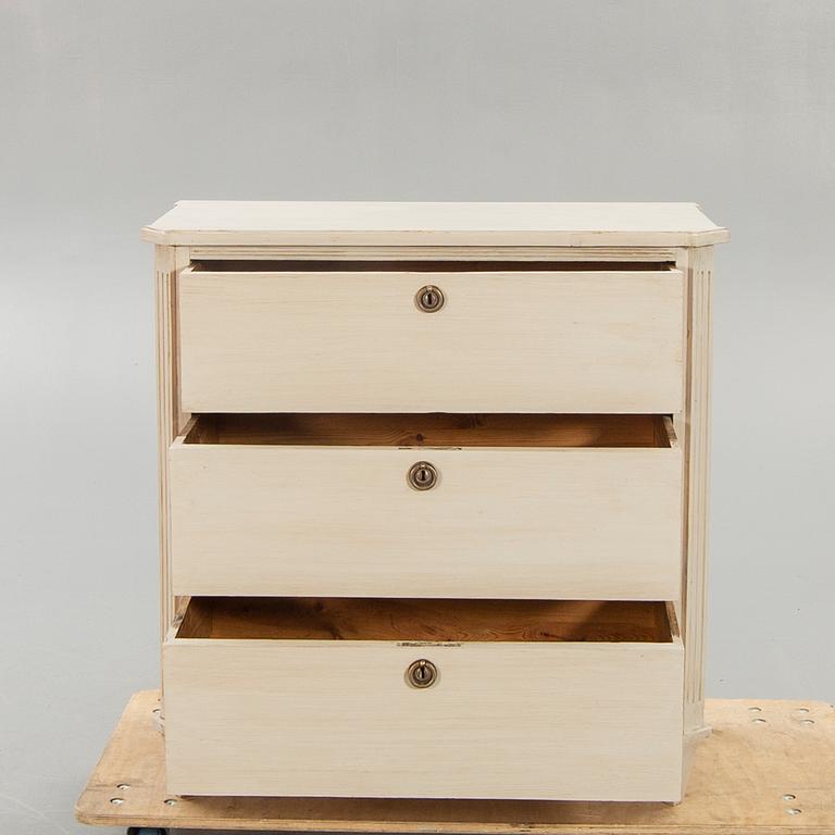 Chest of drawers, Gustavian style, around 1900.