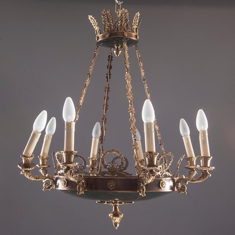 TAKAMPEL, empirestil, 1900-tal. Höjd ca 65 cm.