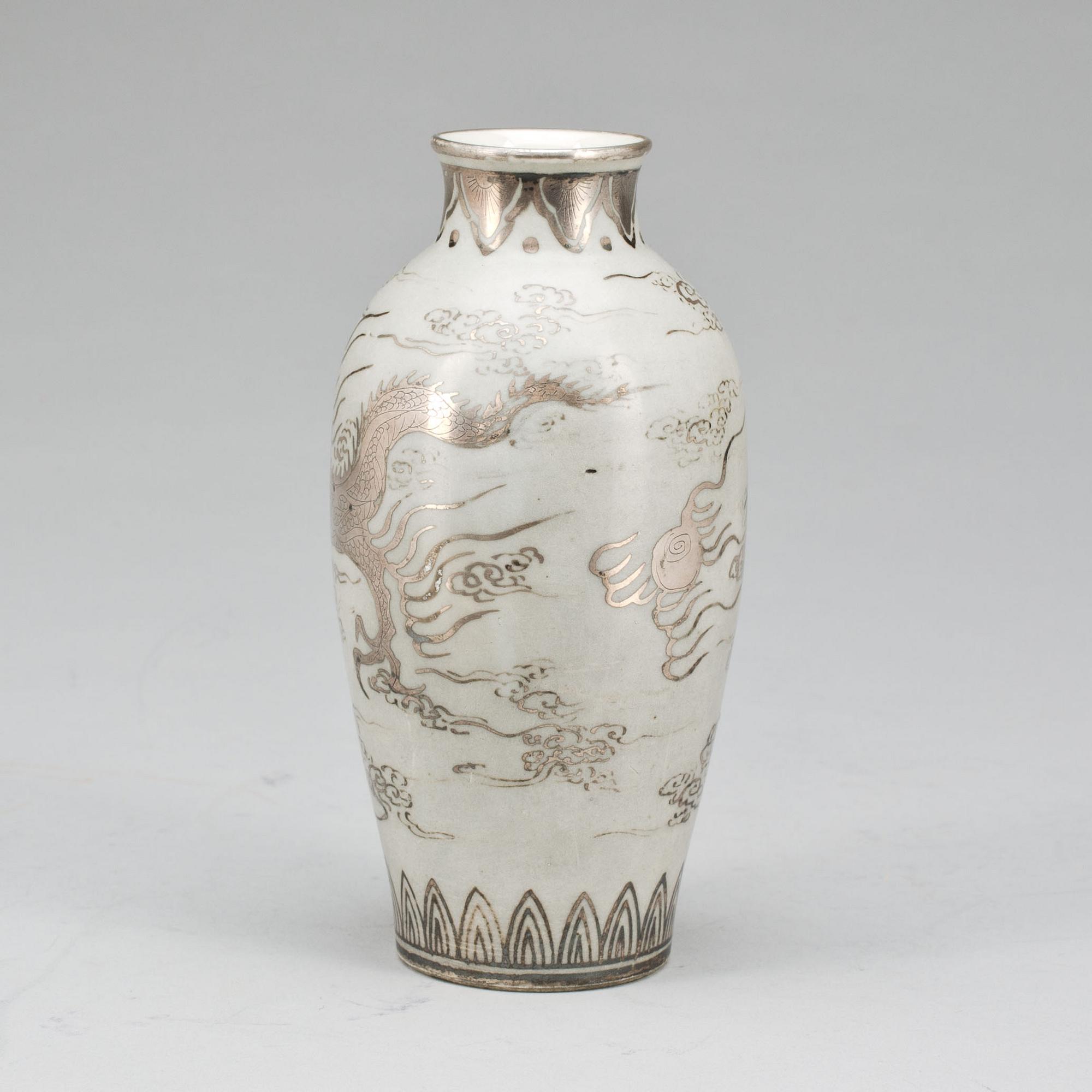 VAS, porslin, Kina, 1900-talets början.