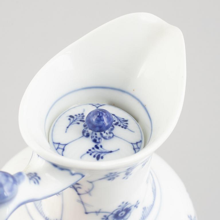 A 'Blue Fluted Half Lace' / 'Musselmalet' porcelain chocolate pot, Royal Copenhagen, model 482, post 1923.