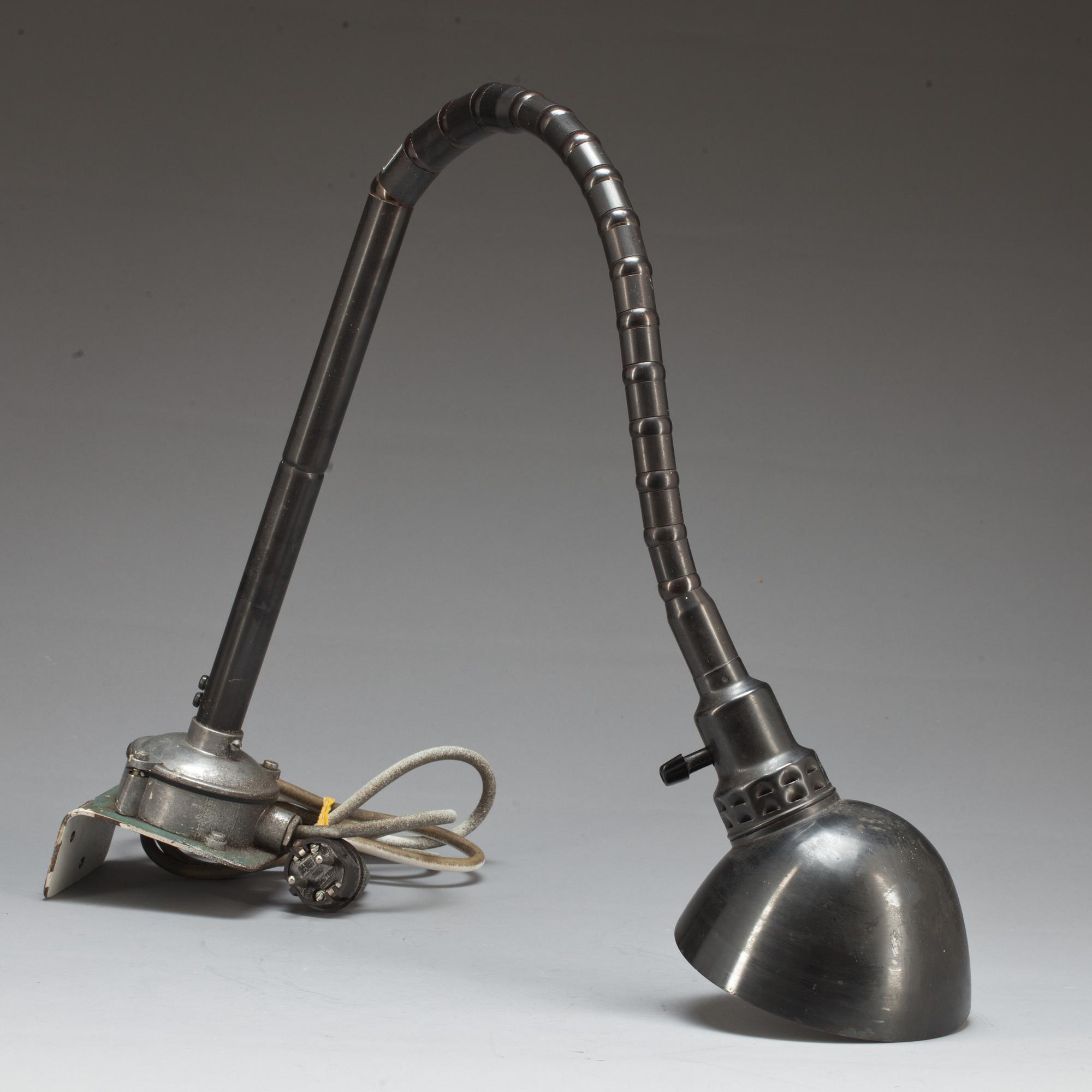 BORDSLAMPA, Industrilampa Brottby Mek Verkstads A B Mölndal 1900-talets första hälft.