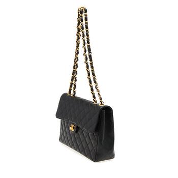 LAUKKU, "Jumbo Single Flap Bag", Chanel.