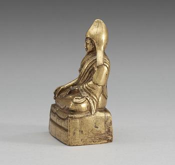 A gilt-bronze seated figure, presumably of Fifth Dalai Lama, Ngwang Lobzang Gyatso, Qing dynasty (1644-1911).