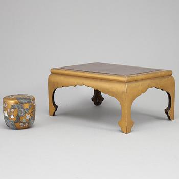 A Japanese stand and box with cover, Meiji period (1868-1912).