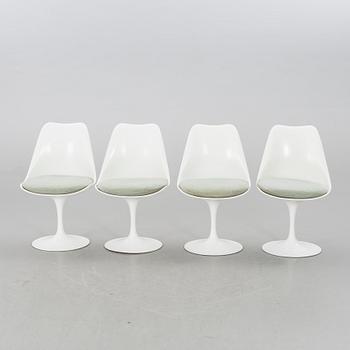 A SET OF 4 EERO SAARINEN "TULIP" CHAIRS.