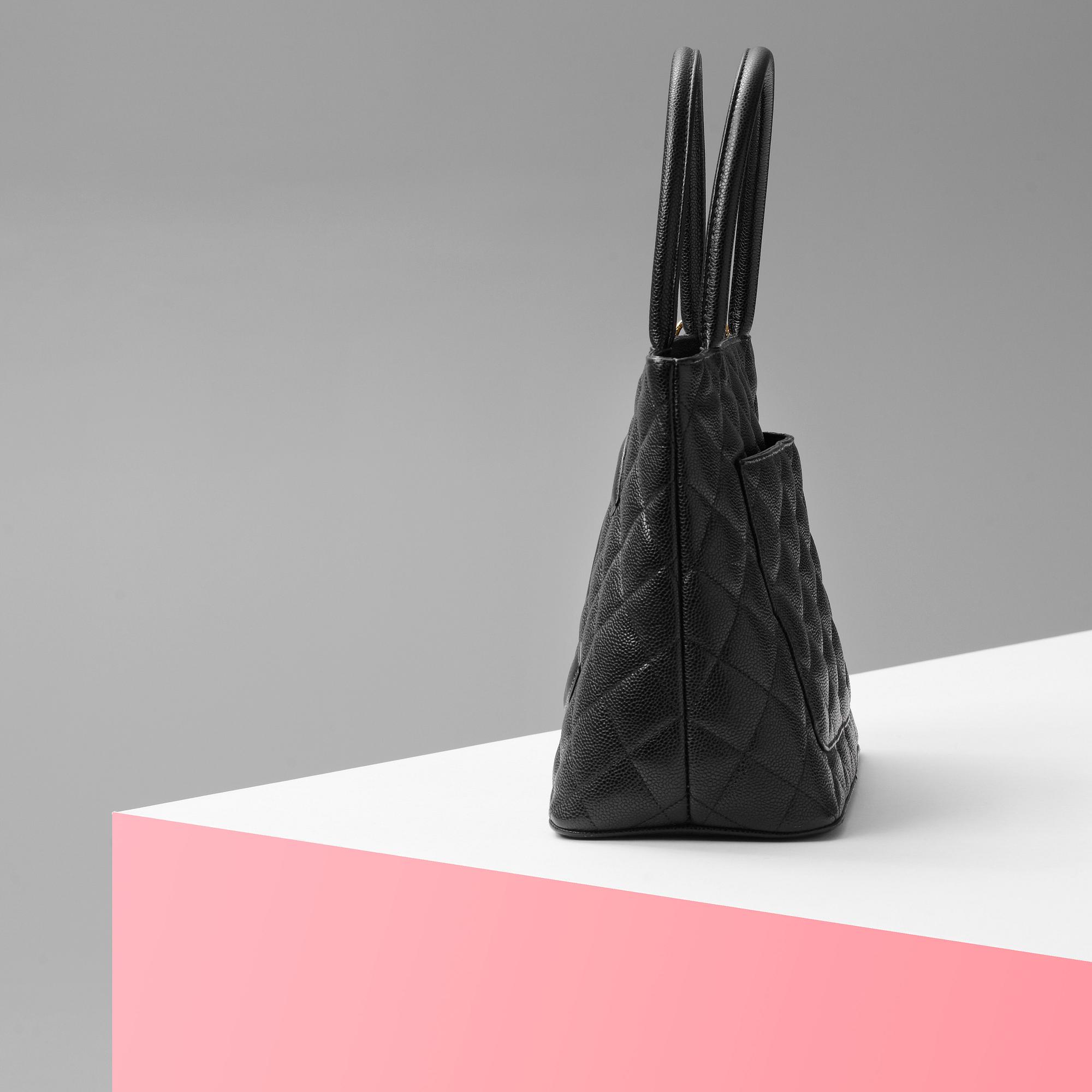 HANDVÄSKA, "Medallian Tote" Chanel.