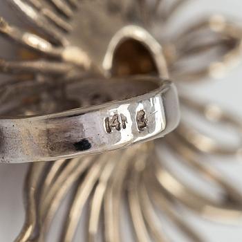 Hänge, blomma, 14K vitguld, diamanter totalt ca 0.12 ct.