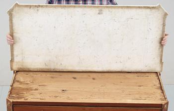 BYRÅ, sengustaviansk stil, tidigt 1900-tal.