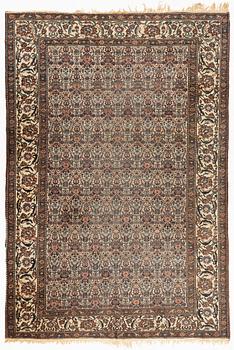 A Heris carpet, 305 x 205 cm.