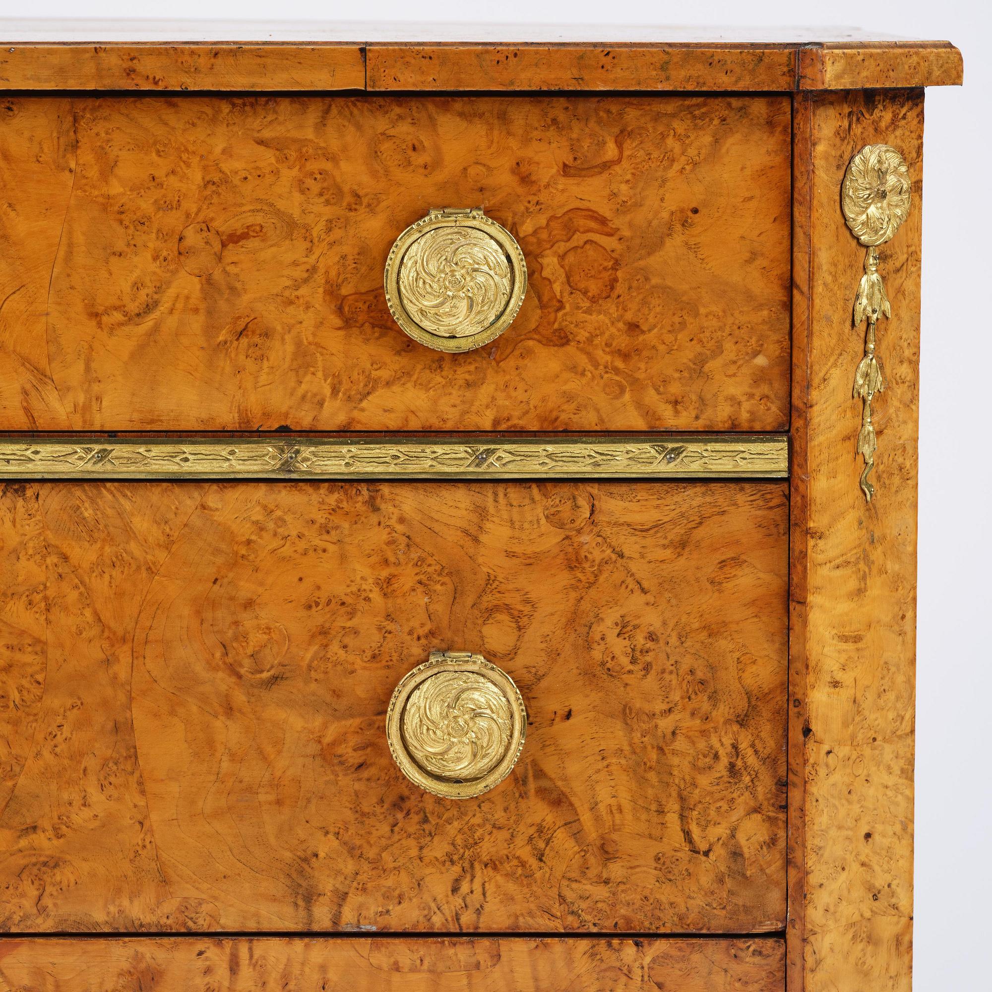 A late Gustavian burr-alder commode, early 19th century.