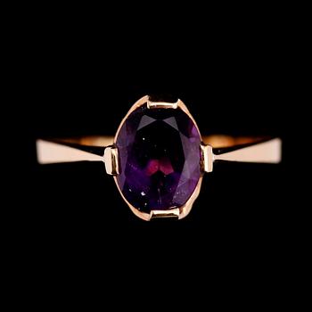 RING, 18 k guld, ametist ca 1.40 ct, svenska stämplar 1989.