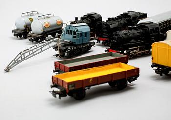 PARTI MODELLTÅG, 29 delar, huvudsakligen Märklin, Tyskland, 1900-talets andra hälft.