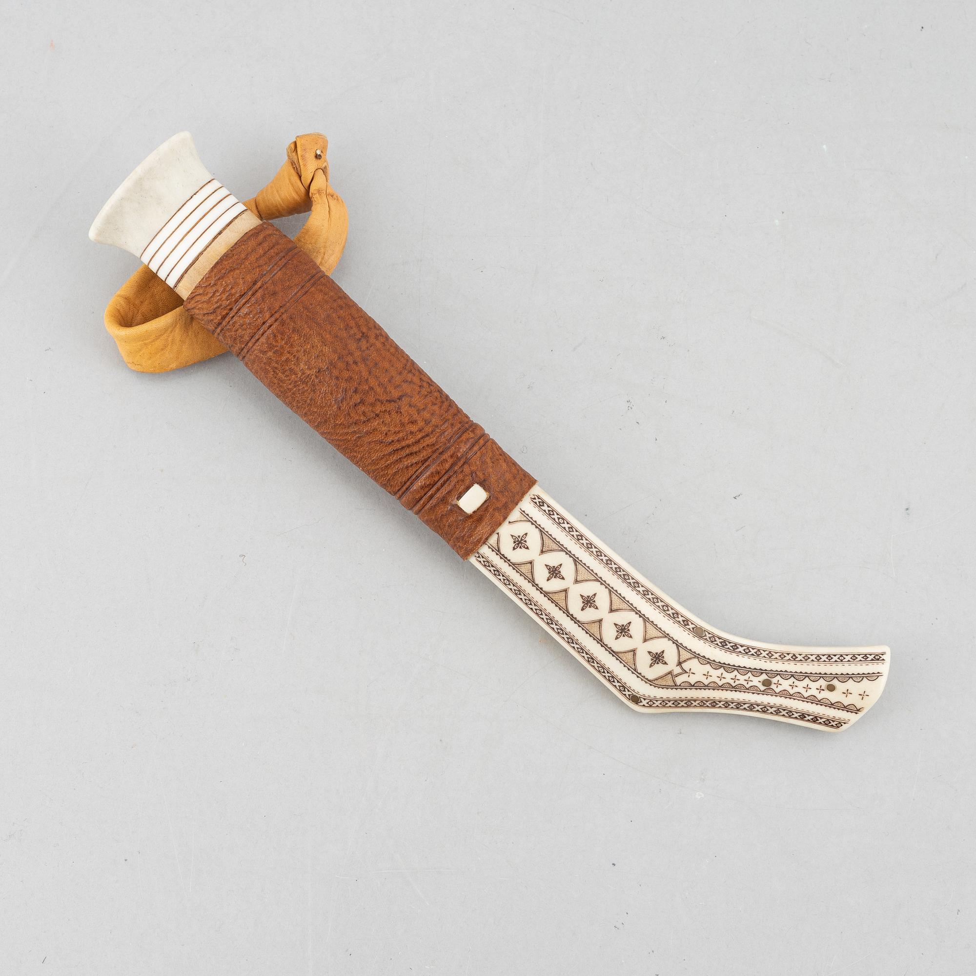 Torsten Fankki, a reindeer horn knife.