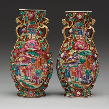 VASER, ett par, kompaniporslin. Qing dynastin, Qianlong (1736-95).