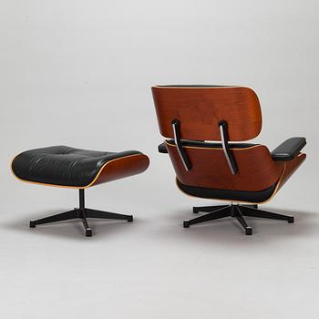 Charles och Ray Eames, fåtölj och fotpall, "Lounge chair" för Vitra 2006.