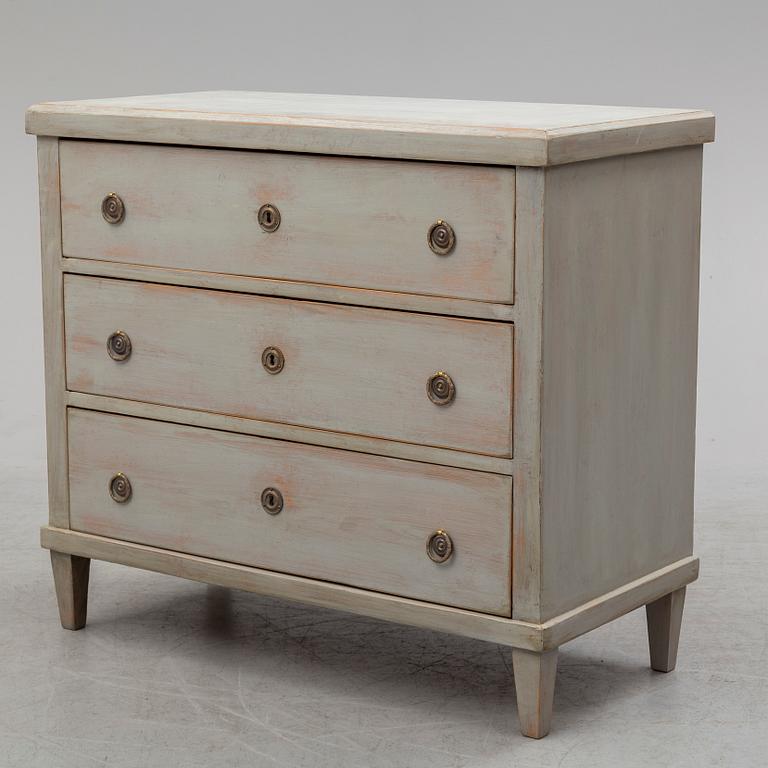 A late 19th Century chest of drawers.