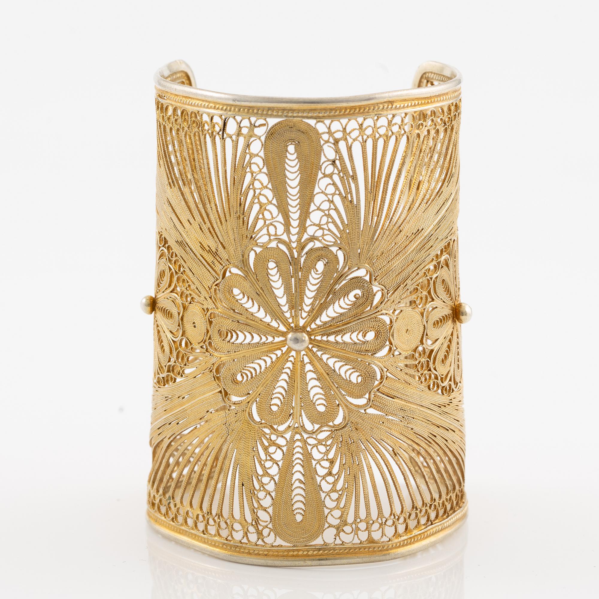 Yvone Christa, armring, förgyllt silver, med genombruten dekor.