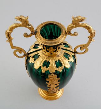 VAS, grönt glas, 1800-tal.