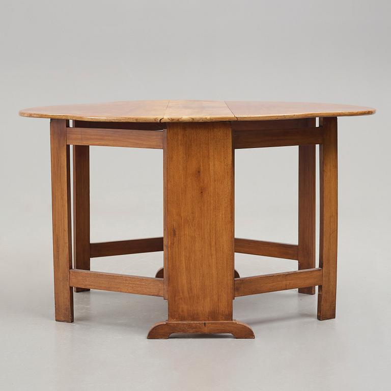 A gateleg table, first half of the 19th century.