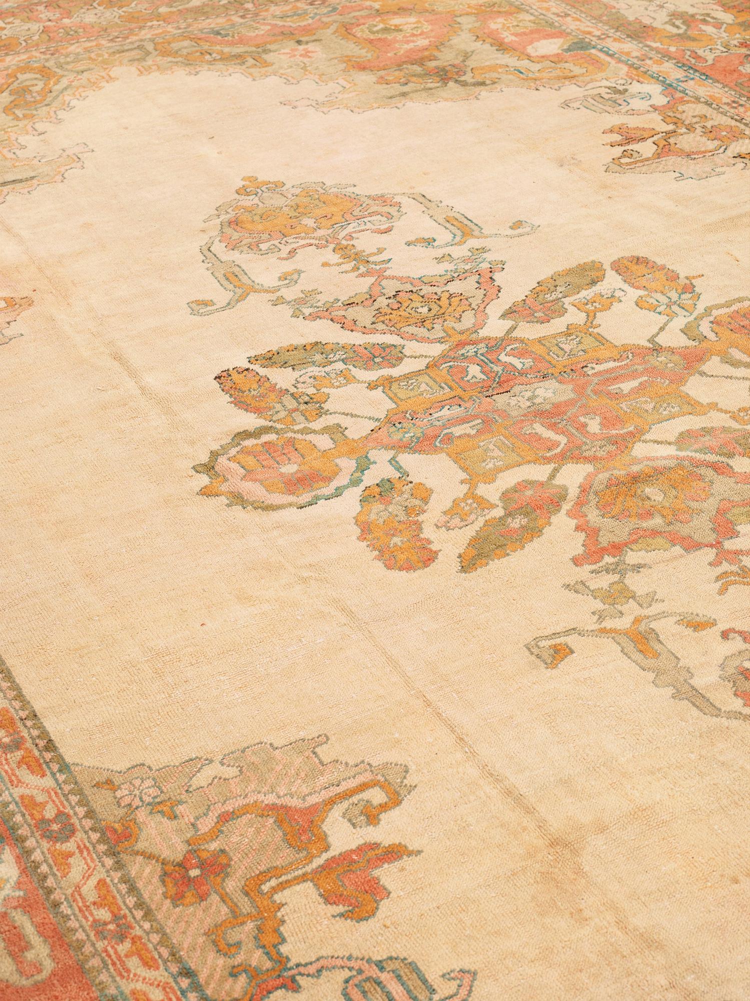 MATTA. Antique Ushak. 548 x 380,5 cm.