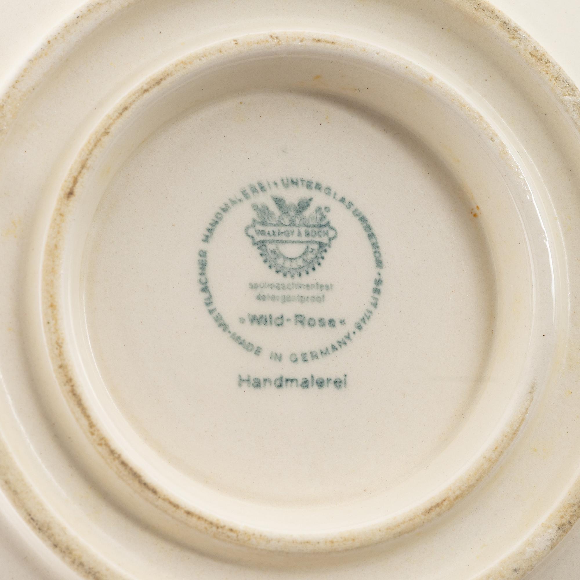 A Villeroy & Boch 'Wild Rose' service, (27 pieces).