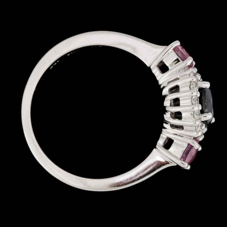 RING, blå och rosa safirer, tot. 2 ct, samt briljantslipade diamanter, tot. 0.25 ct..