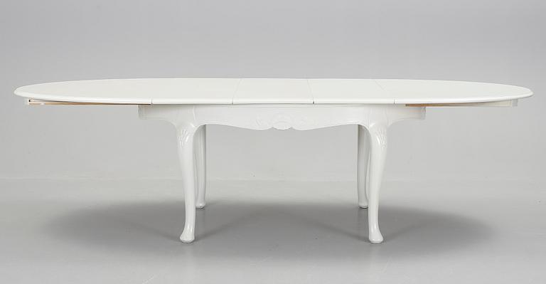 MATGRUPP, 9 delar + 3 iläggsskivor, rokokostil, 1900-talets första hälft.