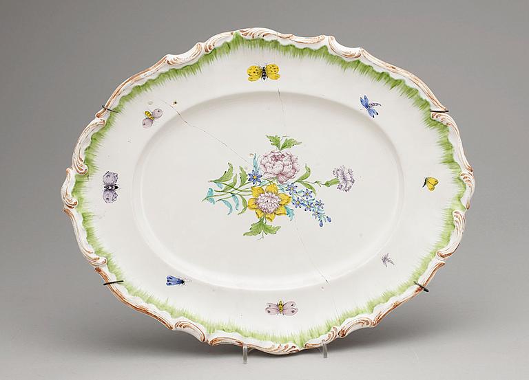 UPPLÄGGNINGSFAT, fajans, Marieberg, 1700-talets mitt.