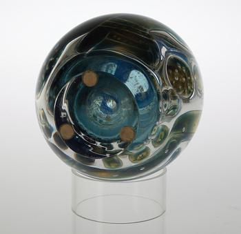 An Edvin Öhrström 'ariel' glass vase, Orrefors 1962.