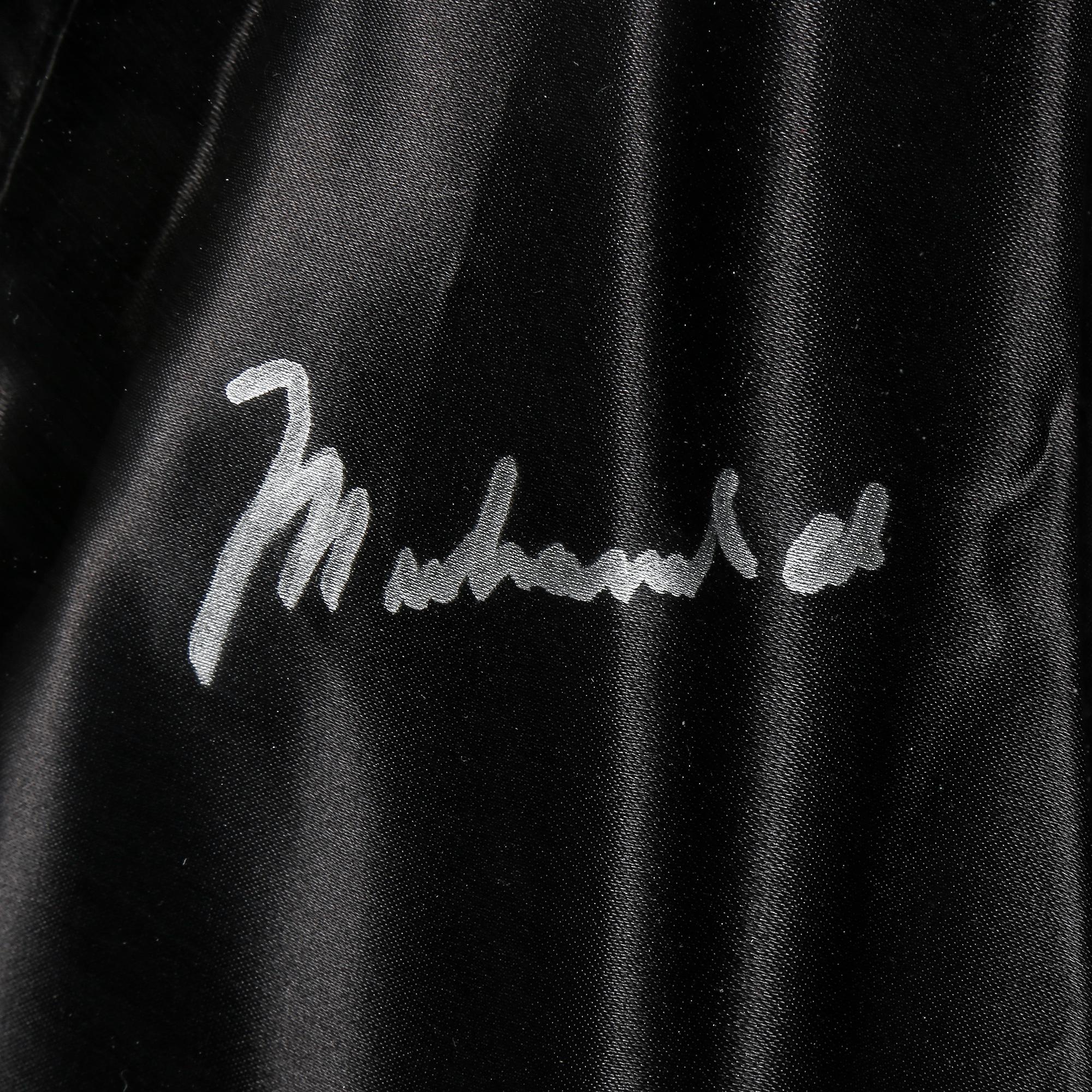 SHORTS, signerade av Muhammad Ali. Framställda i 1000 numrerade och signerade exemplar. 1990-tal.