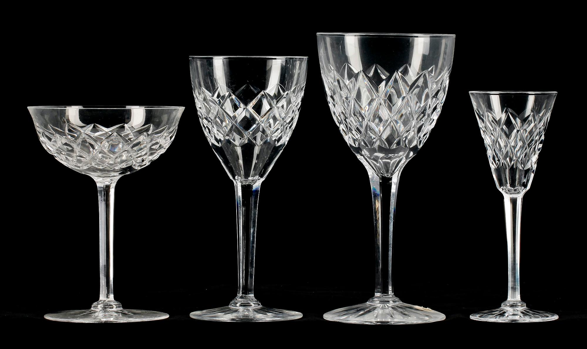 GLASSERVIS,  38 delar, 1900-talets första hälft.