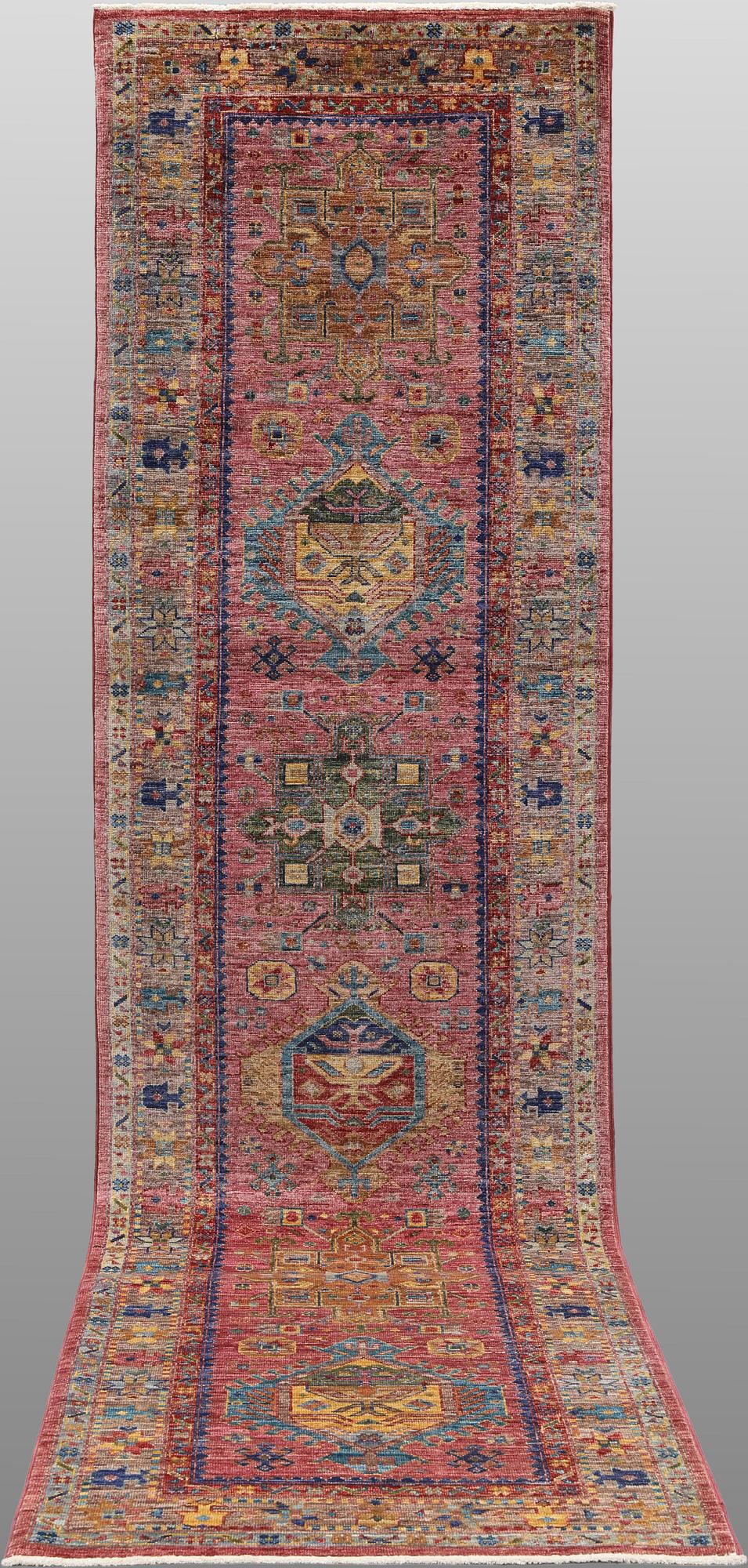 A Zigler design runner carpet, 297 x 77 cm.
