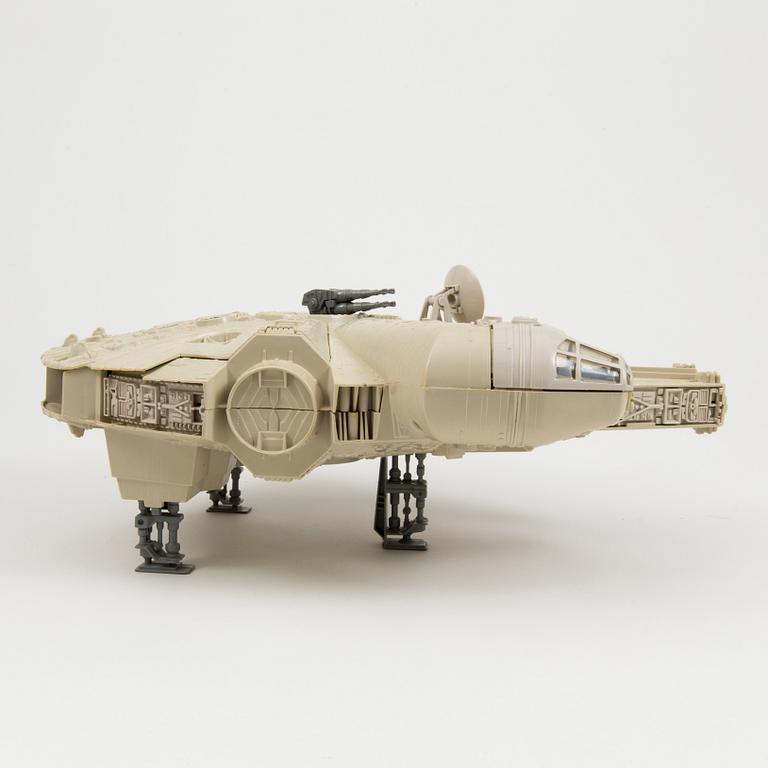 A vintage Star Wars Millennium Falcon Palitoy 1983.