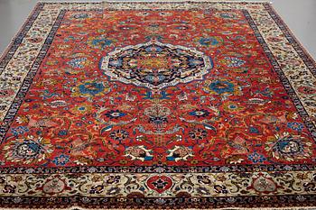 MATTO, semi-antique Tabriz, ca 351,5 x 262,5 cm.