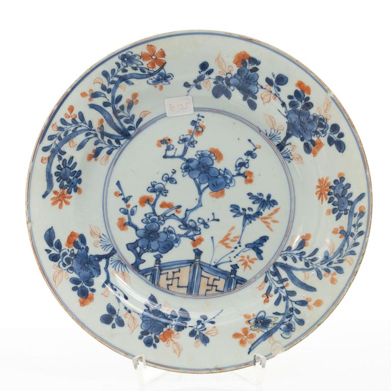 Tallrikar, fyra stycken, porslin, Kina, Qingdynastin, 1700-tal.