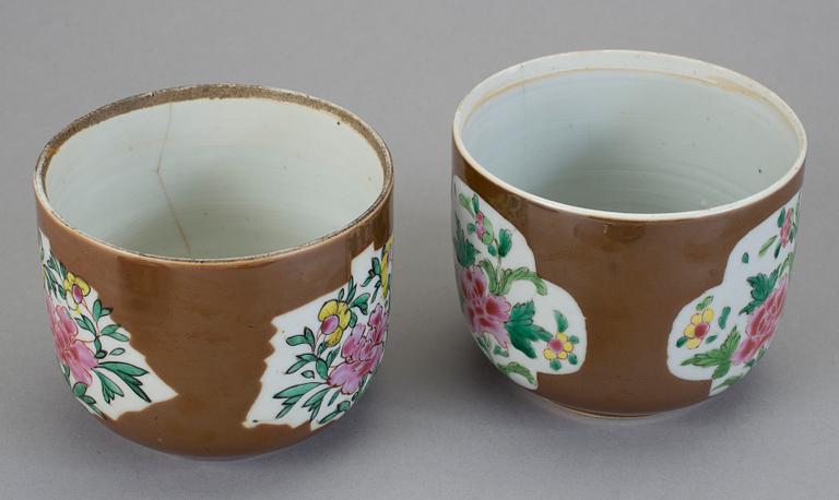 BURKAR, 2 st, porslin, Kina, 1800-tal.