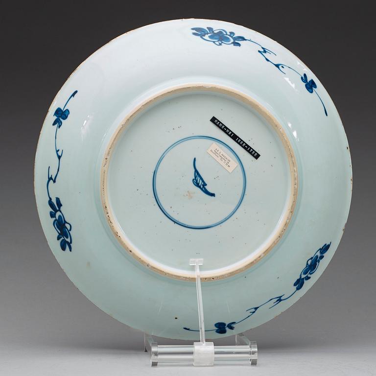 A blue and white dish, Qing dynasty Kangxi (1662-1722).