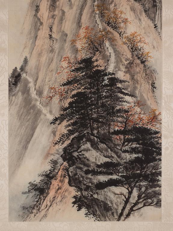 Zhou Yuanliang, A mountain ridge with trees in autumn colours.