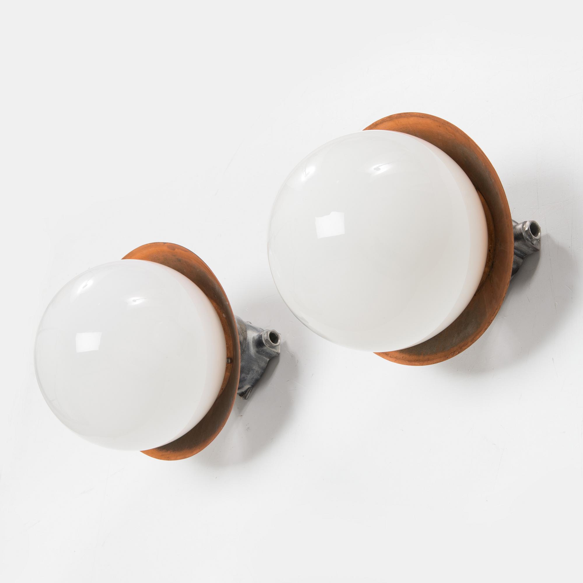 Paavo Tynell, vägglampor, ett par, utebelysning, modell 91100, Idman 1900-talets mitt.