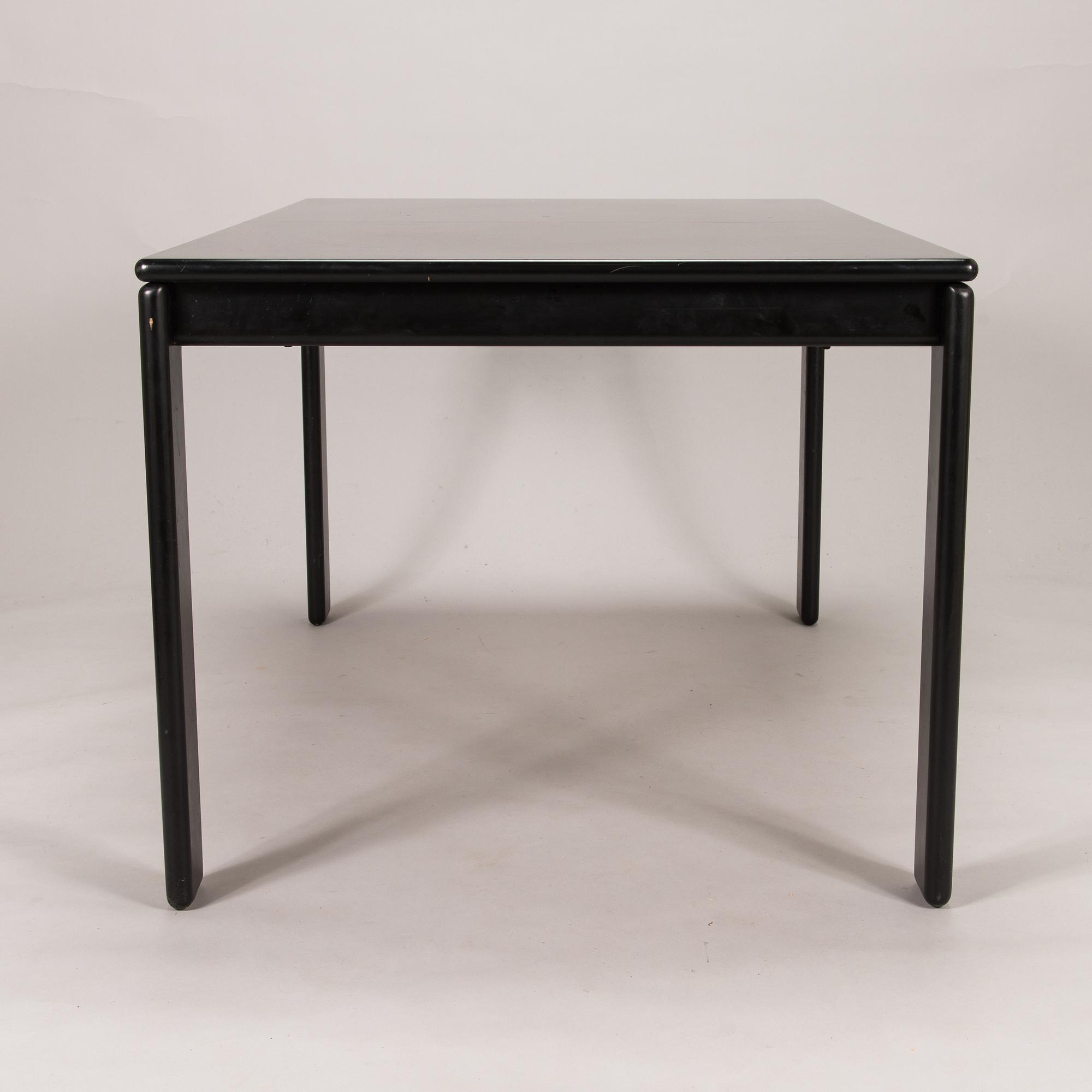 Eero Aarnio, A 1970's dinner table and six chairs "Flamingo" for Asko.