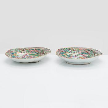 Two Chinese leaf shape porcelain dishes from Kanton, 19th Century.