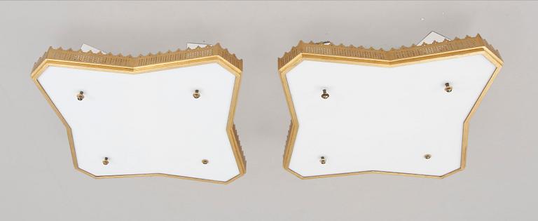 TAKPLAFONDER, ett par, glas samt mässing, Höjd ca 25 cm.