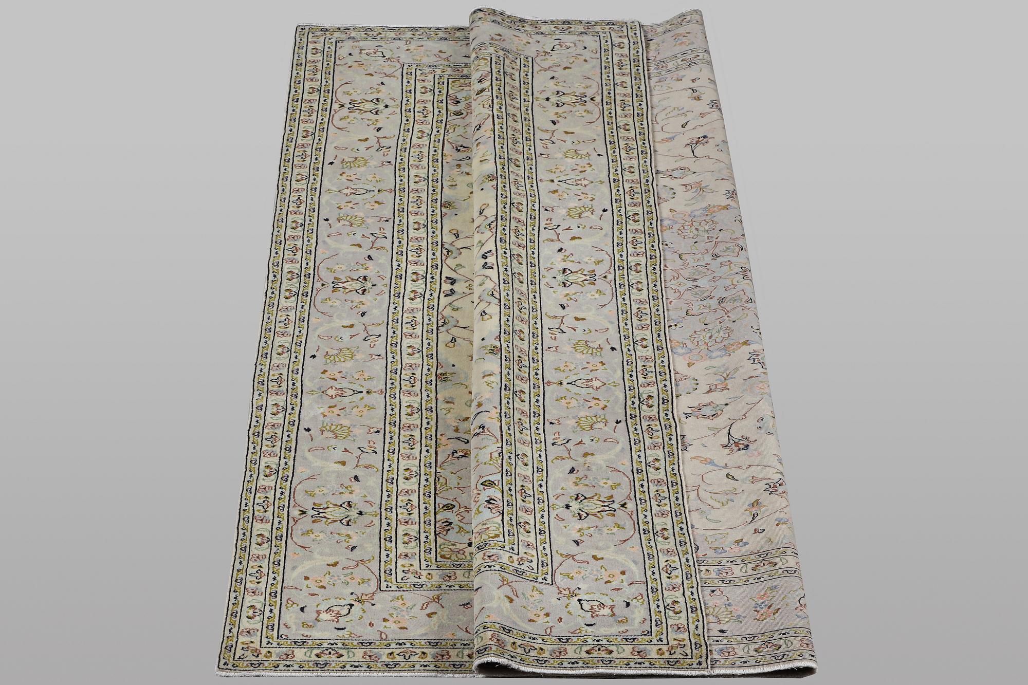 A carpet, Kashan, ca 353 x 247 cm.